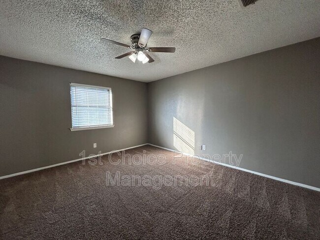 Building Photo - 625 Edwards Dr