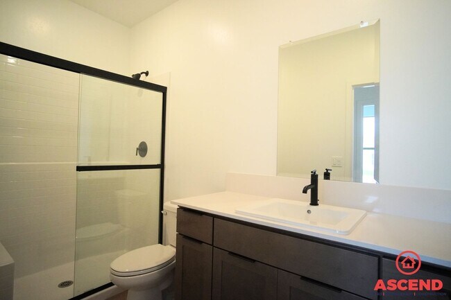 Building Photo - Stunning Home Off of Gosford and McCutchen!