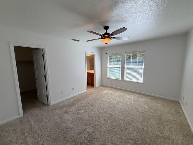 Building Photo - 3301 N Park Dr