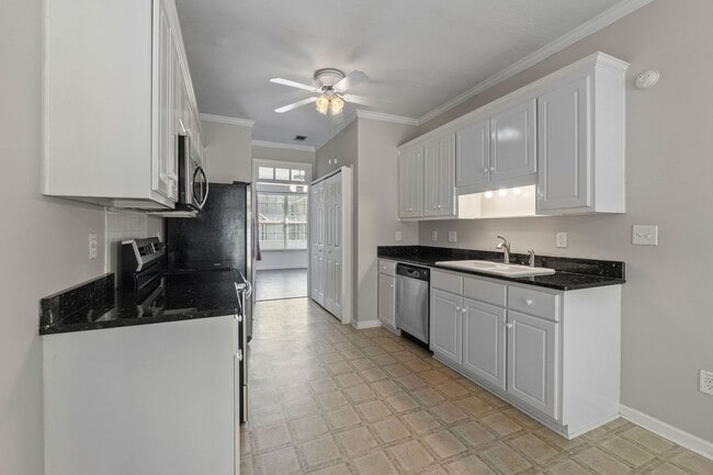 Building Photo - Townhome in Evans