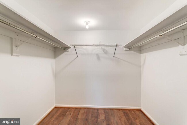Building Photo - 9705 Kings Crown Ct
