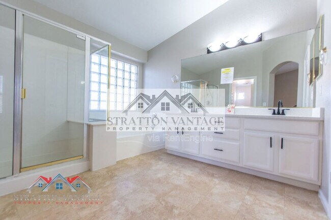 Building Photo - 16627 W McKinley St