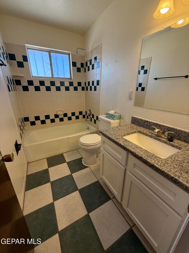 Building Photo - 8403 Villanova Dr