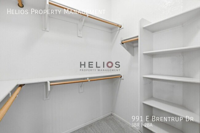 Building Photo - 991 E Brentrup Dr