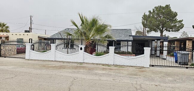 Primary Photo - 458 Chapel Pl