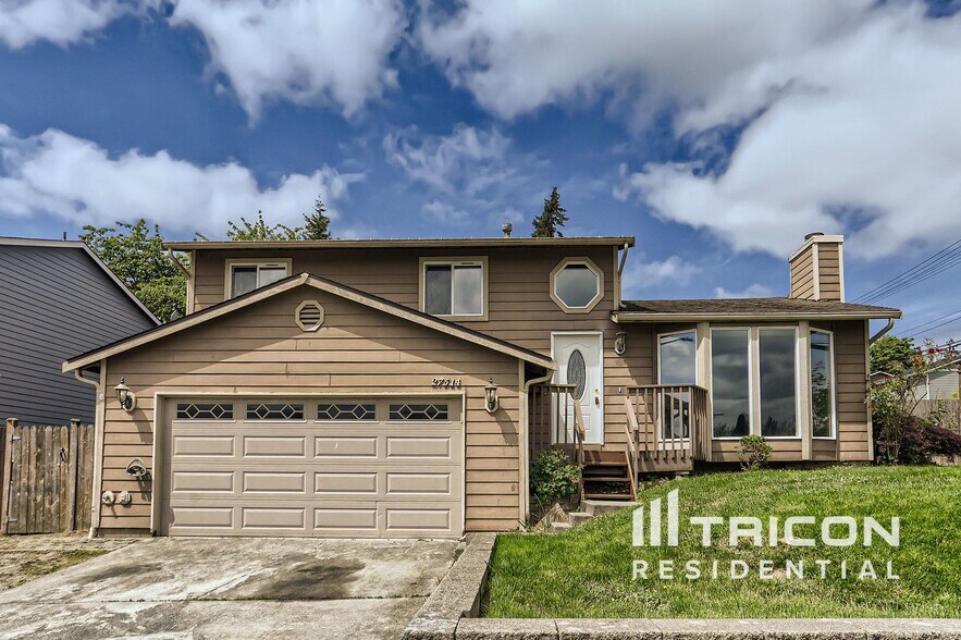 Primary Photo - 27514 Country Pl NW