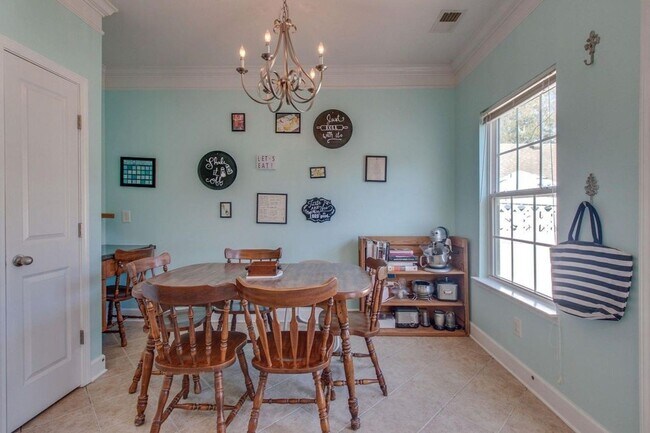 Building Photo - Spacious 3BR/2.5BA Duplex in South Nashville | Pet Friendly | Prime 37211 Location Near Dining & ...