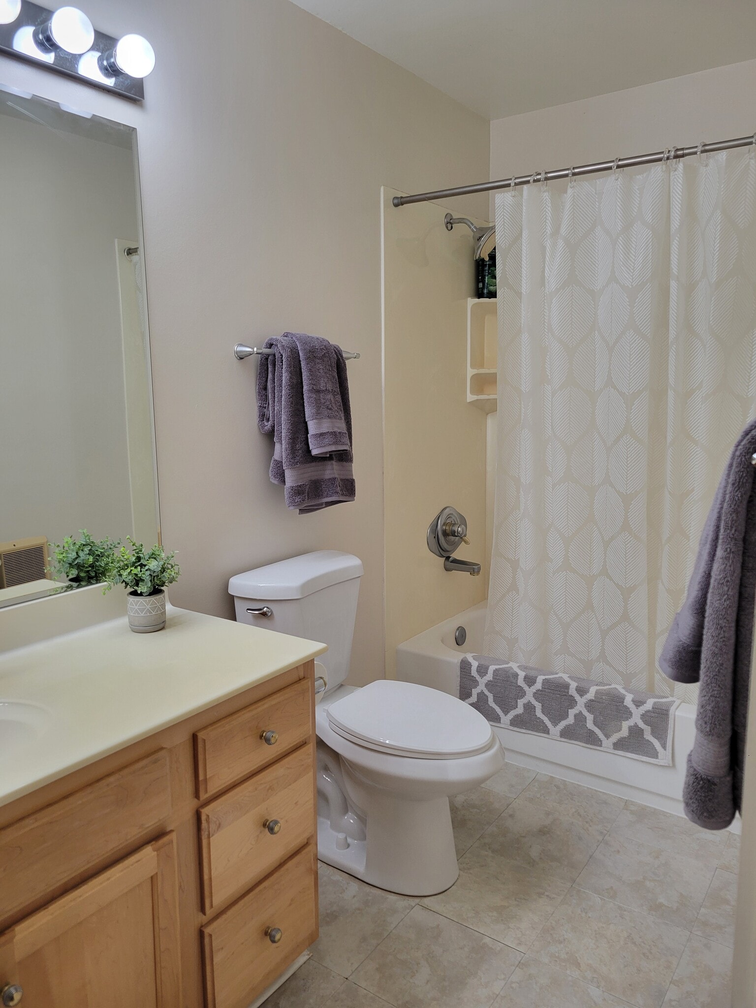 Bathroom - 1467 Marchbanks Dr