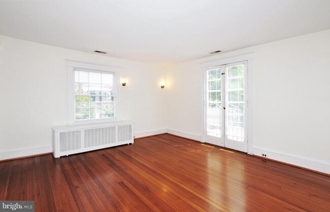 Building Photo - 3752 Kanawha St NW