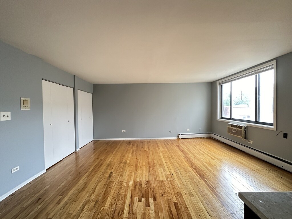 Building Photo - 1515 W Morse Ave