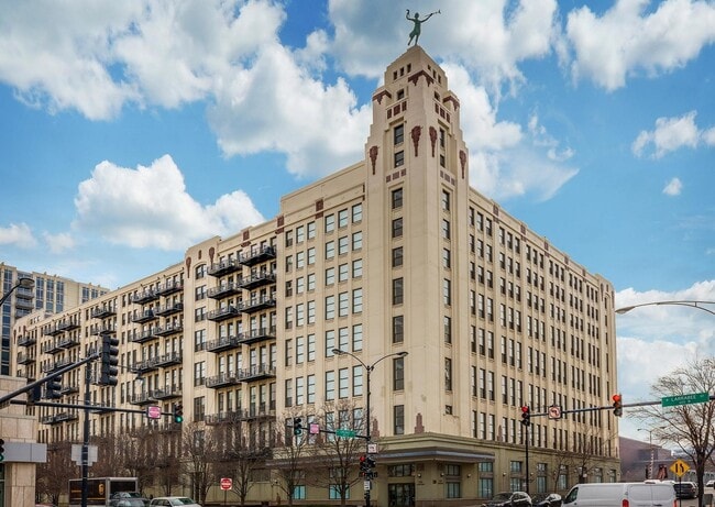 Primary Photo - 758 N Larrabee St