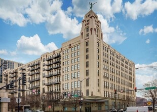 Building Photo - 758 N Larrabee St