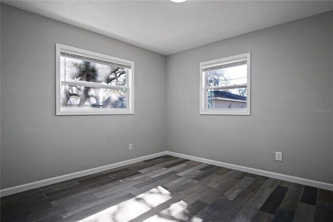 Building Photo - 213 S Bougainvillea Ave