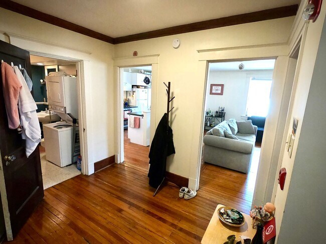 Building Photo - 456 S Graham St