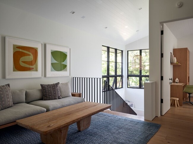 Building Photo - Exclusive Diamond Head Luxury Estate – A P...