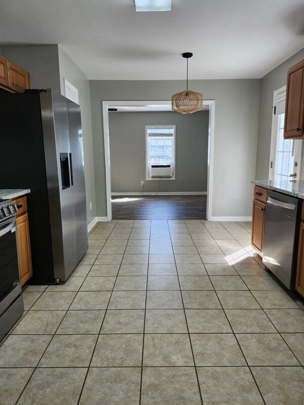 Building Photo - 43 Derby Ln