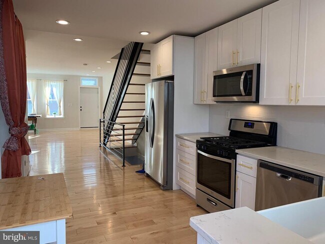 Building Photo - 2923 W Thompson St