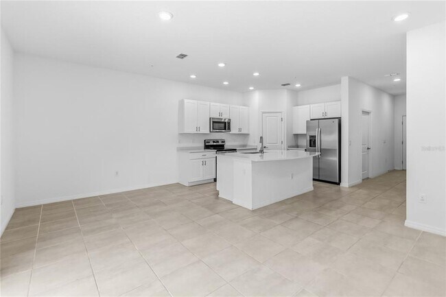 Building Photo - 1851 Roosevelt Pl