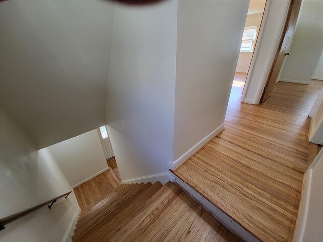 Building Photo - 59 Pinnacle Rd