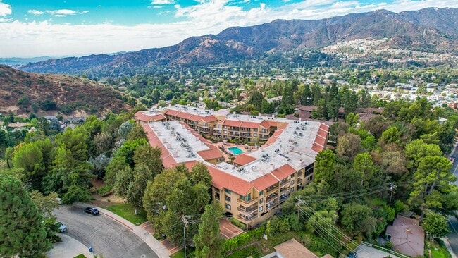 Building Photo - Beautiful Mountain Condo. 3 Bed-2Bath