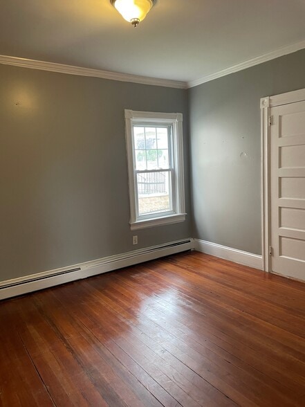 Building Photo - 458 East Ave