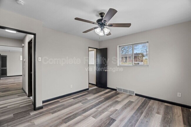 Building Photo - 5150 Wallingford Dr