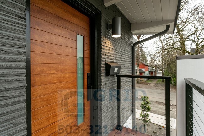 Building Photo - Gorgeous 2 Bedroom Home Available in Lake ...