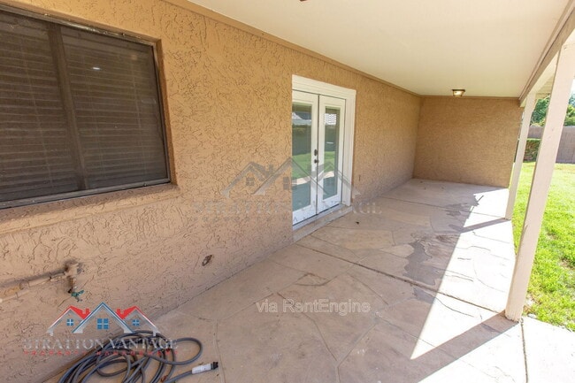 Building Photo - 1928 N Kachina