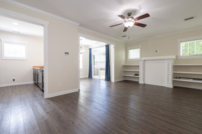Building Photo - MOVE IN READY 3 Bedroom in the Heart of Western Branch!