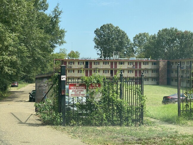 Building Photo - Jackson Grand Chateau