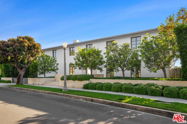 Building Photo - 623 Alma Real Dr