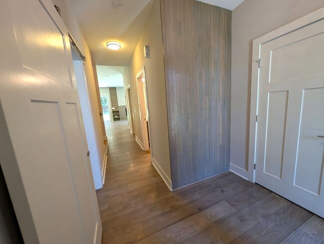 Building Photo - Stunning Contemporary 2 story, 4 bedroom, 3 full bath home is Located in the Merry Oaks Community!