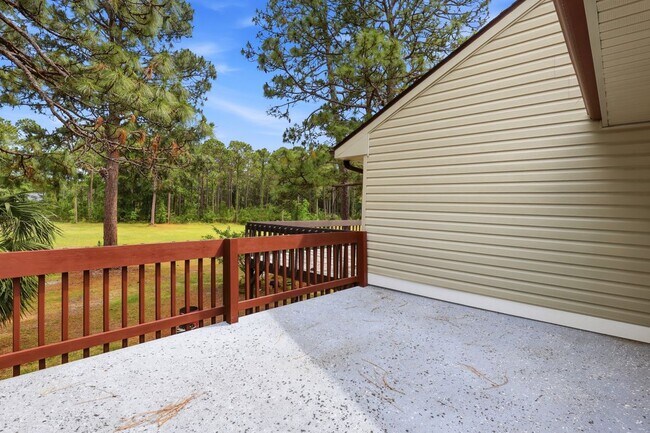Building Photo - 102 Country Club Villa Dr
