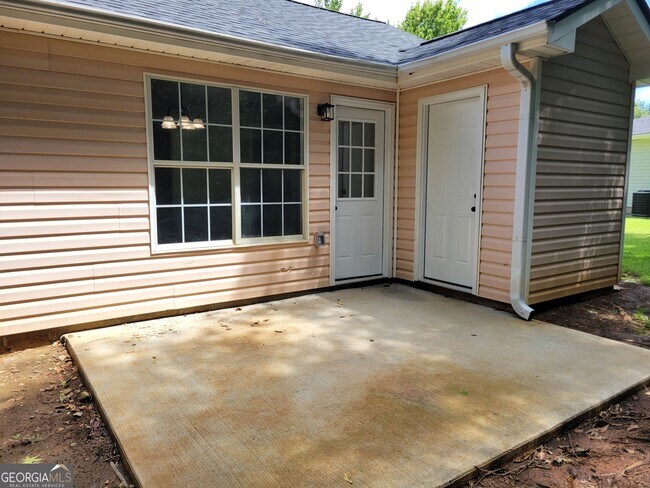 Building Photo - 414 Missi Ln