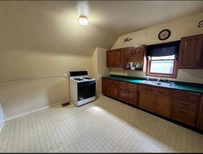 Building Photo - 319 South 20th Street