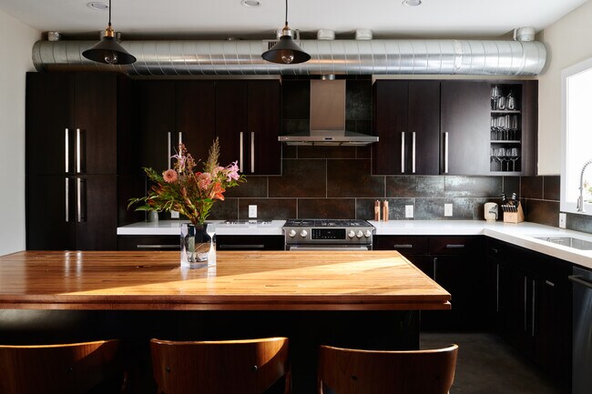 Building Photo - 3353 Tejon St