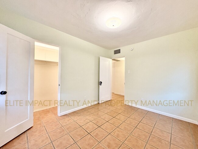 Building Photo - 1723 N Desmond Ln