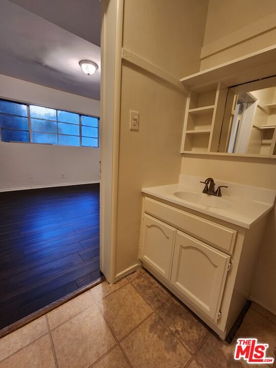 Building Photo - 1013 N San Vicente Blvd