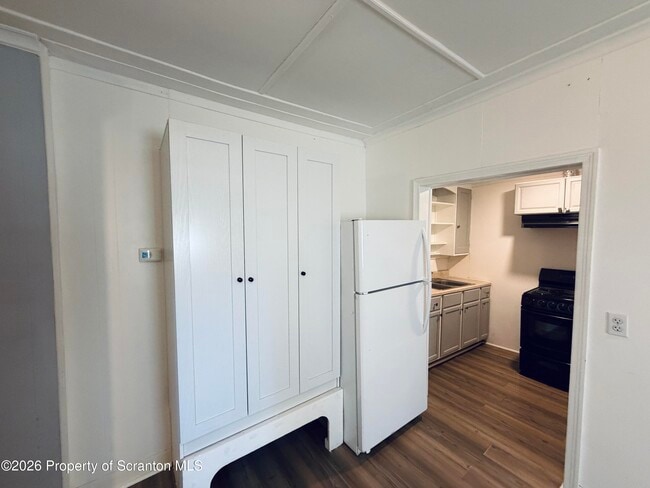 Building Photo - 174 Oak St