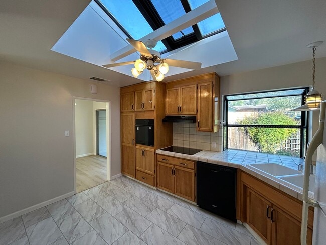 Building Photo - Rare Lindell Drive Single-Family Home in Prime Walnut Creek Location!