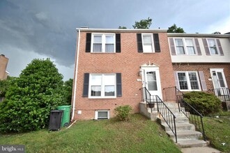 Building Photo - 102 Middle Point Ct