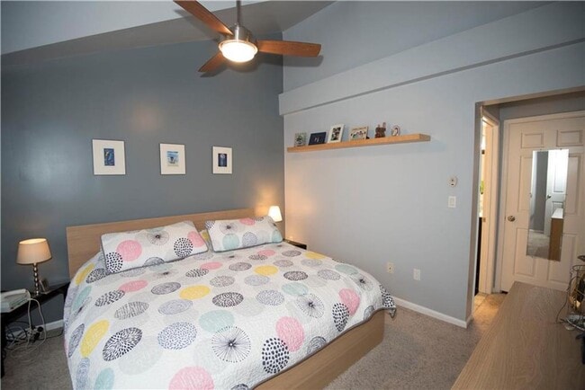 Building Photo - Condo in Bethlehem Township