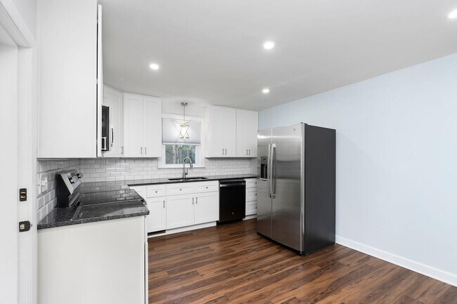 Building Photo - 826 Horsehead Rd