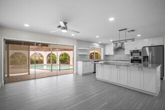 Building Photo - Annual Pool Home in The Moorings!