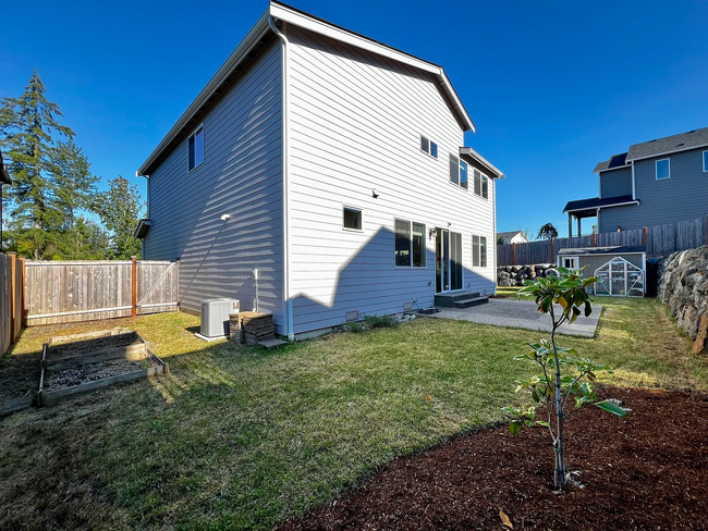 Building Photo - 3815 82nd Ave NE