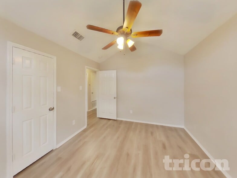 Building Photo - 907 Ponds Ct