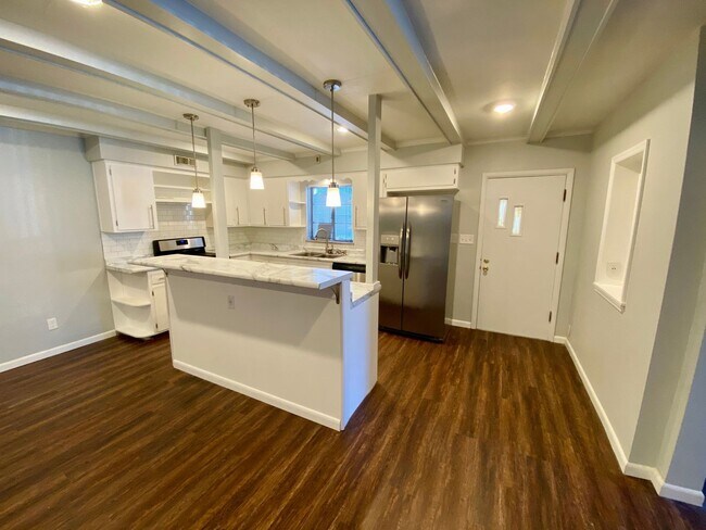 Building Photo - Remodeled Westgate Home with Attached Prof...