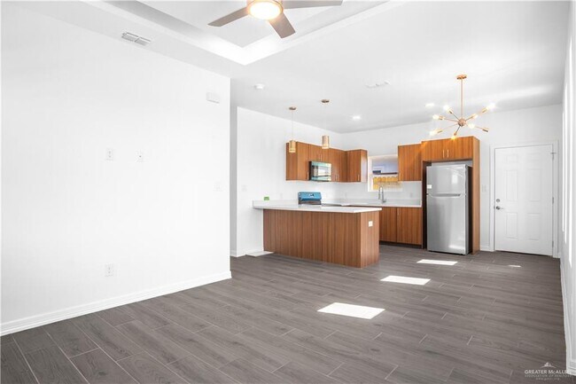 Building Photo - 25 N Onyx Ave