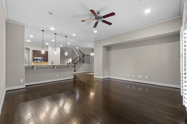 Building Photo - Stunning Single-Family Home in the Heart o...