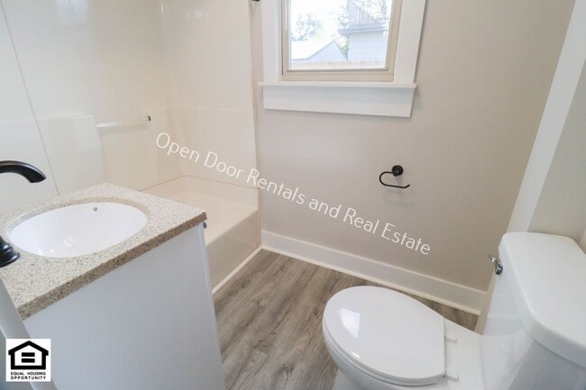 Building Photo - 428 Lincoln Hwy E